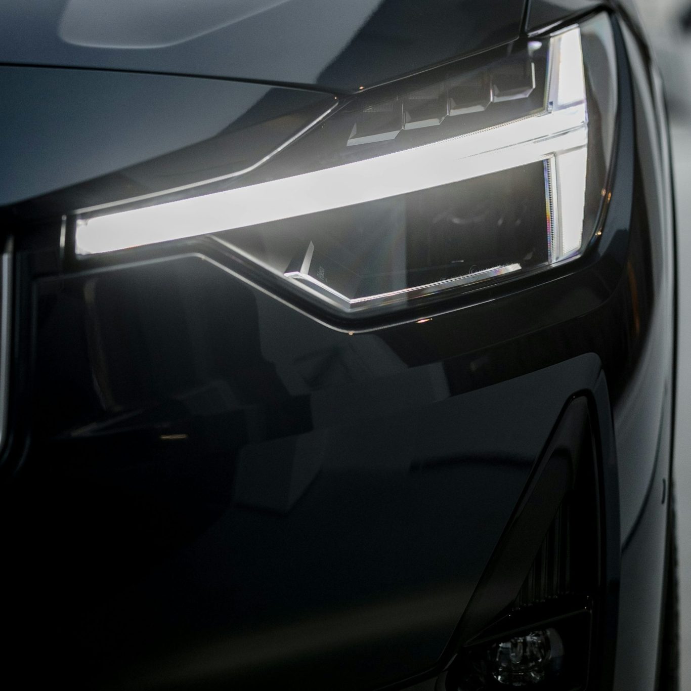 Modern vehicle headlight fault diagnostics